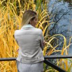 Мостик на пруду в Ботаническом саду МГ - прекрасная локация для фотосессии девушки или пары